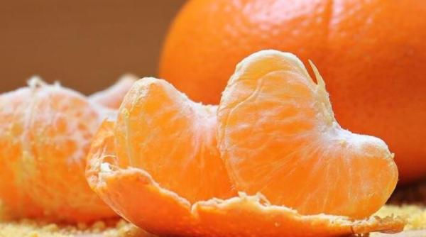 scapa de molii si parfumeaza casa cu ajutorul portocalelor