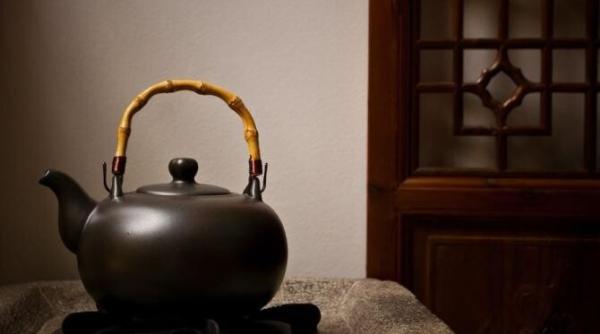 interiorul ceainicului va straluci in cinci minute si fara substante chimice va fi ca nou