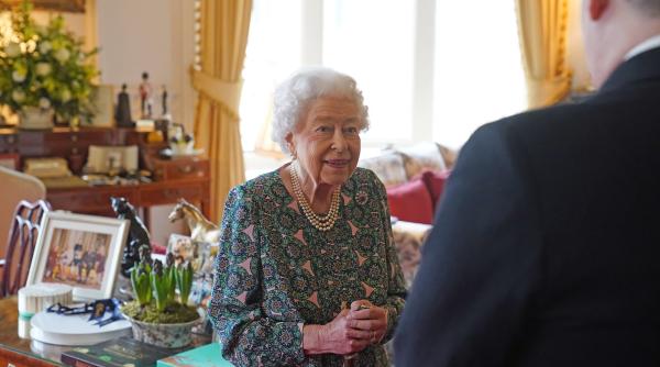 regina elisabeta a ii a sub supravegherea medicilor istoricul mihai manea ar trebui sa ne ingrijoram lucrurile sunt grave