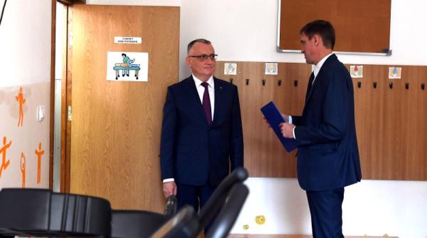 salarii de peste 4 000 de lei pentru profesori cimpeanu trebuie sa redam prestigiul cadrului didactic