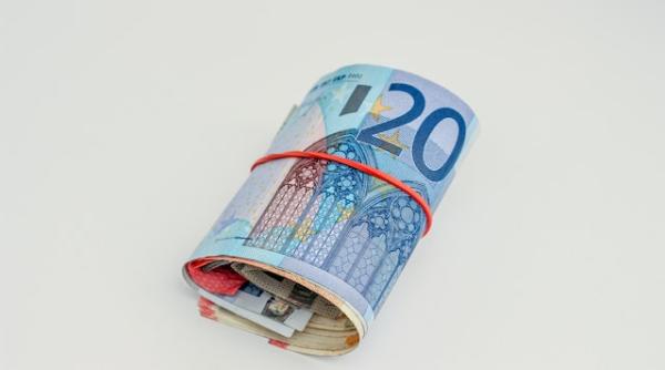 curs bnr valabil pentru sambata duminica si luni 10 12 septembrie 2022 euro a crescut ce se intampla cu lira sterlina