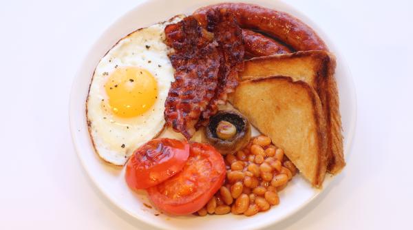 english breakfast reteta faimoasa de mic dejun englezesc