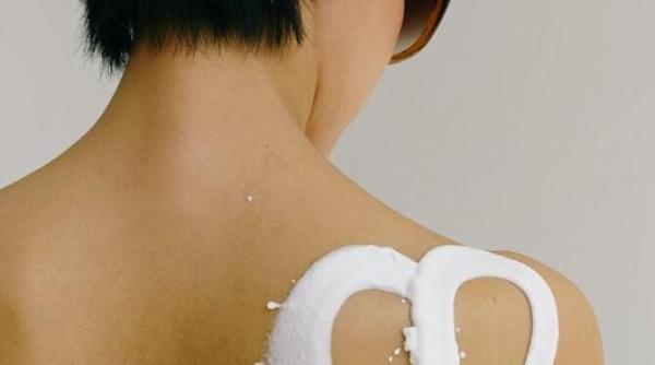 nu mai aruncati cremele de protectie solara care au expirat