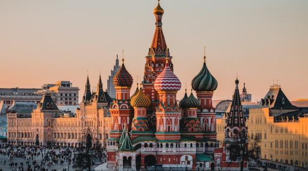 tancurile din centrul moscovei sunt reale dar nu de astazi imaginea din 1991 care a pus pe jar internetul ce se intampla acum in rusia e sarbatoare