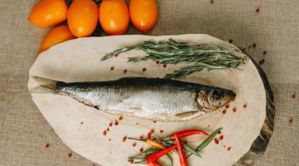 pentru o mancare de cinci stele ai nevoie de cel mai ieftin hering si un mar iata reteta