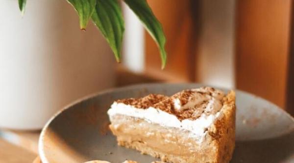 tort cu banane delicios proaspat si fara faina