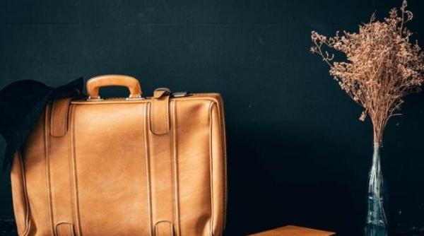 geanta veche din piele miroase urat iata cum o poti reconditiona si parfuma