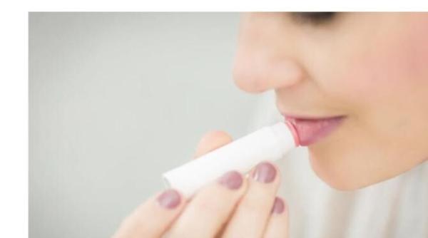 parul este rebel si refuza sa stea cum il asezi foloseste balsam de buze