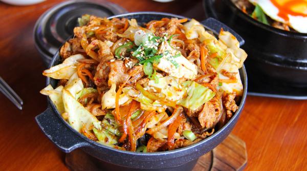 tigaie picanta de pui cu legume reteta senzationala