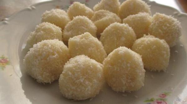 bomboane raffaello preparate in casa pot fi consumate si de cei care sunt la dieta