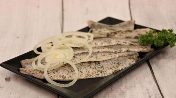 hering in sos de mustar o gustare de care toata lumea va fi incantata