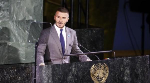 david beckham a stat la coada 13 ore pentru a i aduce omagiu reginei elisabeta a ii a la westminster hall