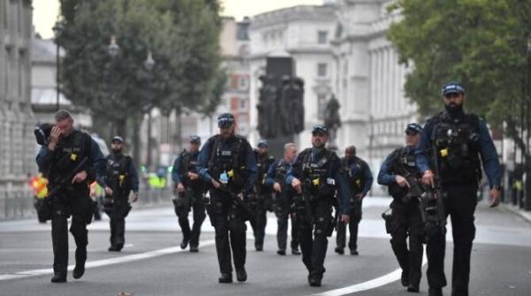 doi politisti au fost injunghiati in centrul londrei