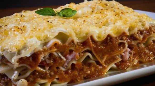 lasagna lenesa este bestial de buna si simplu de facut si un copil s ar descurca