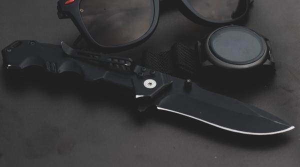 barbat de 44 ani arestat dupa ce a injunghiat doua persoane in judetul botosani