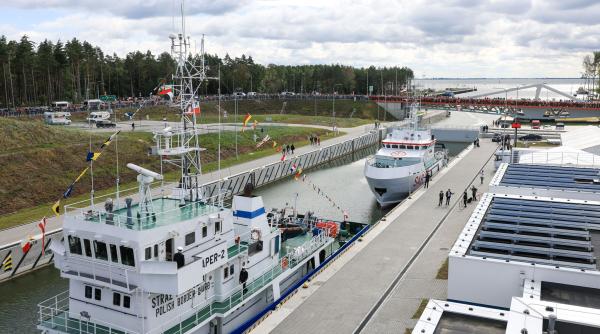polonia se rupe de rusia varsovia a inaugurat un canal catre marea baltica pentru a evita apele rusesti