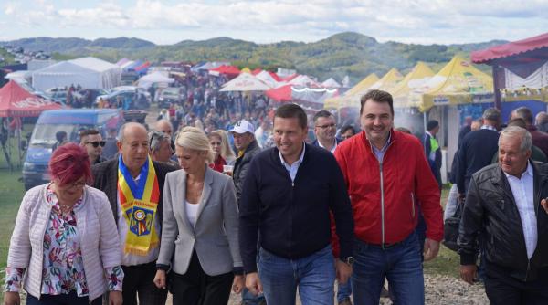 corneliu stefan ravasitul oilor de la runcu o manifestare traditionala de 30 de ani