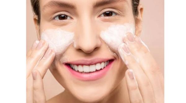 ai un buget redus pentru ingrijirea tenului specialistul ioana marinescu iti spune care sunt cele trei produse pentru care iti vei multumi peste ani