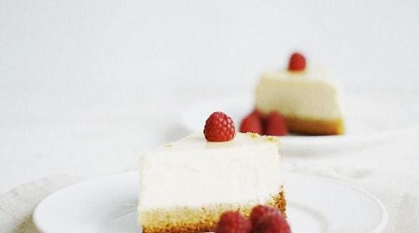 cheesecake fara coacere cu crema de branza un desert cremos perfect pentru o cina in familie