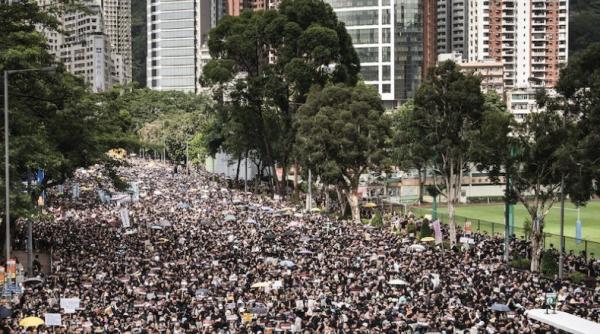 mars pro viata de amploare la varsovia presedintele andrzej duda a participat la eveniment marturisiti cele mai nobile idealuri video