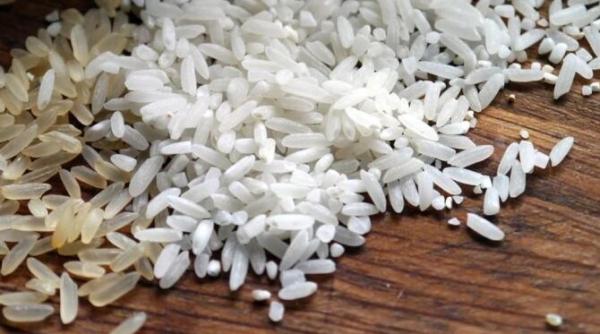 nu se lipeste si nu se arde cum sa gatesti orezul intr o cratita pe aragaz sau in cuptorul cu microunde