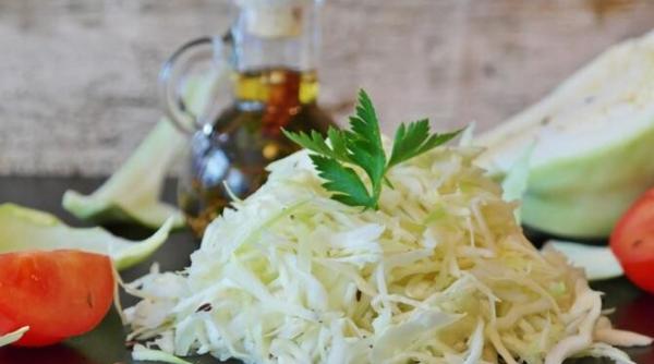 salata ireal de gustoasa plina de vitamine si foarte saioasa