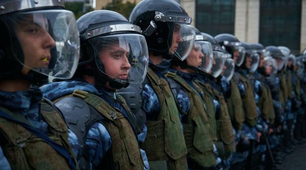 decat carne de tun pentru un obiectiv politic delirant mai bine fugar prof silviu nate rusii care pleaca din tara sunt cei care inca mai sunt constienti si nu sunt spalati pe creier de propaganda