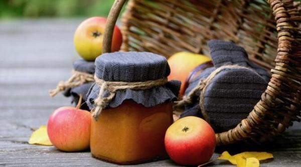 dulceata delicioasa din mere cu scortisoara copiii o vor adora mai ales in clatit