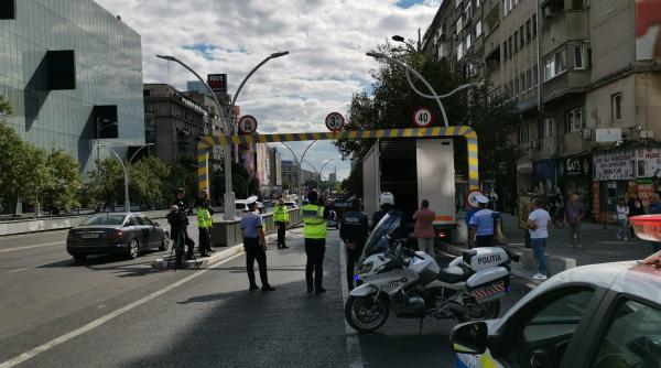 un camion a ramas blocat la intrarea in pasajul unirii galerie foto