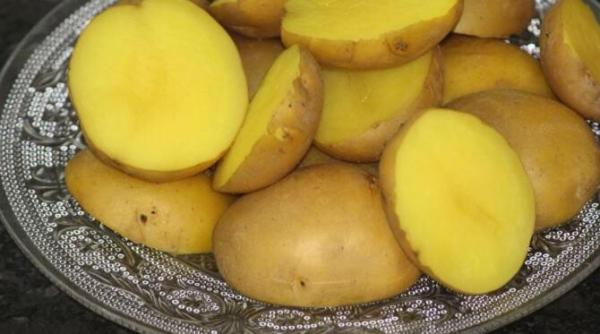 nu aruncati apa in care ati fiert cartofii trei utilizari pe care le stiu doar gospodinele cu experienta