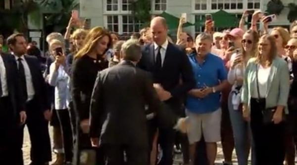 printul william si kate cu zambetul pe buze la prima aparite publica dupa inmormantarea reginei elisabeta a ii a video