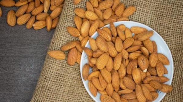 topul alimentelor bogate in fibre pe locul 10 migdalele insa atentie la cantitate