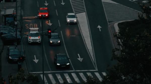 aflux semnificativ de masini care incearca sa treaca din rusia in georgia autoritatile ii indeamna pe oameni sa se abtina de la a calatori