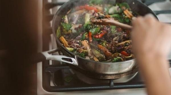 mancarea s a ars cum poti elimina mirosul neplacut din casa trucuri ingenioase pe care nu le cunosti