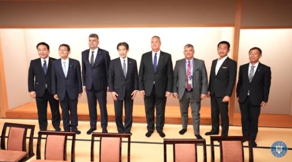 nicolae ciuca si marcel ciolacu desculti la o intrunire cu un grup de parlamentari niponi video video