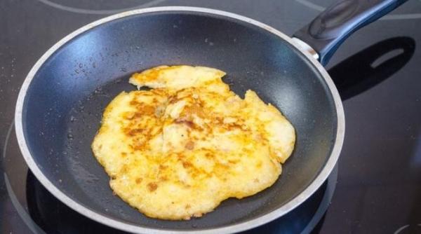 omleta cu mere un desert neobisnuit delicios si rapid doar 100 de calorii pentru o portie