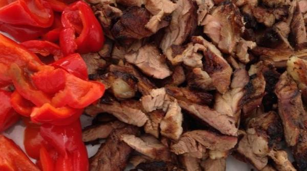 pastrama de oaie la ceaun reteta delicioasa de sezon