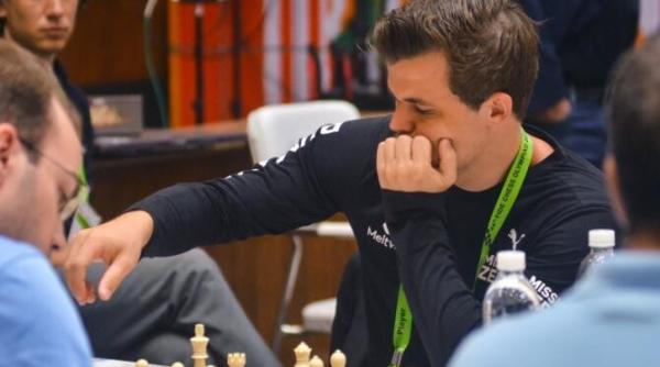 campionul mondial la sah magnus carlsen il acuza in mod explicit pe rivalul hans niemann de inselaciune