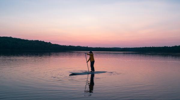 rusii recurg la gesturi disperate pentru a evita mobilizarea un barbat a traversat un rau de la granita cu estonia pe o placa