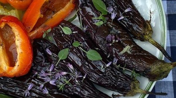 salata cu vinete usturoi si nuci este potrivita si pentru o masa festiva