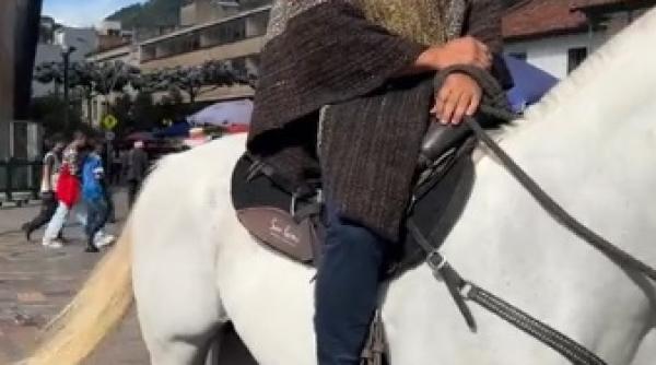 a intrat pe cal in congres senatorul columbian a vrut sa verifice daca legislativul este intr adevar pet friendly