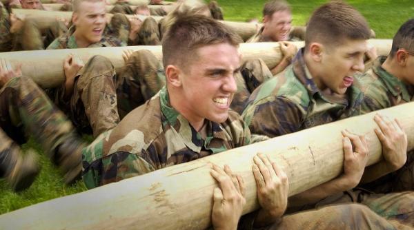 furia rusilor tot mai mare au incercat sa dea foc unui birou militar de inrolare folosind cocktail uri molotov