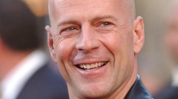 bruce willis prima celebritate care foloseste o clona digitala pentru a aparea in filme