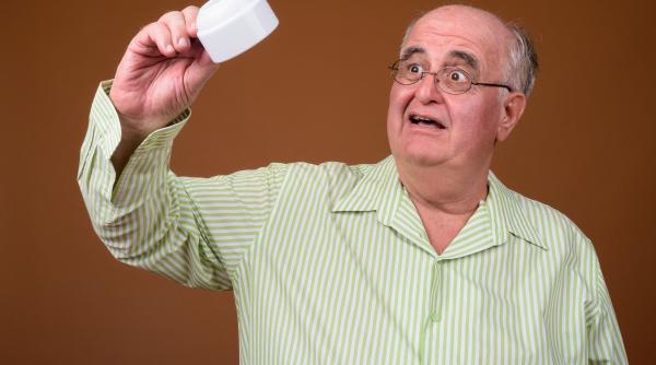 kupi khop cafeaua cu susul in jos care se poate bea doar cu paiul