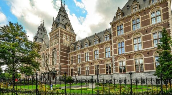 un celebru muzeu a interzis curatenia nu stergeti praful lasati insectele libere