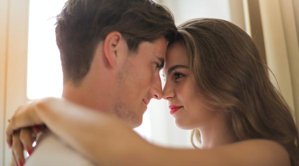 ce ne face sa ne indragostim stiinta ne explica