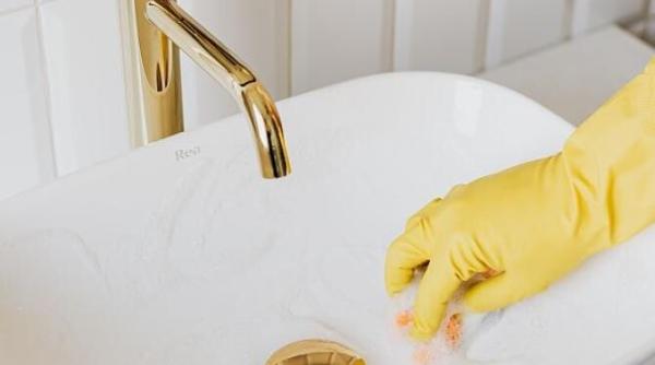 cum desfunzi scurgerea de la baie sau din bucatarie in cinci pasi