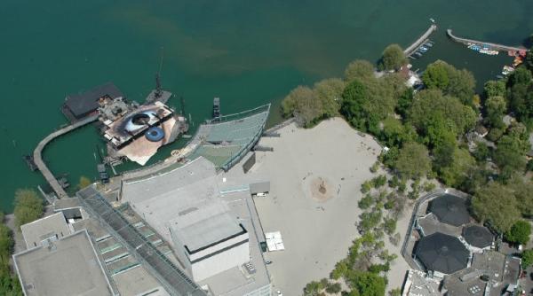 arta si divertisment pe cea mai mare scena plutitoare din lume