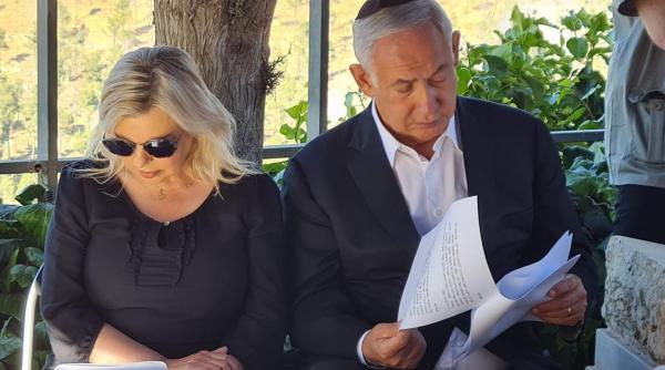 netanyahu durere in piept in timpul rugaciunii primele explicatii despre momentul in care fostul premier a plecat din sinagoga