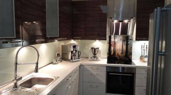 elimina mirosul neplacut din dulapurile de bucatarie in cateva minute este foarte simplu